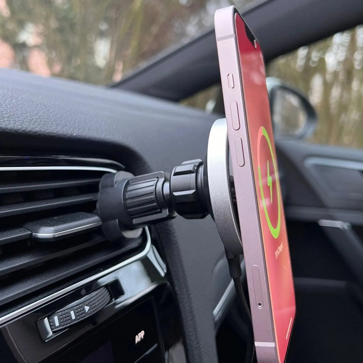 Magnetic Car Dock with Quick Charge – Navigate, Charge & Drive Hands-Free